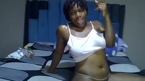 Snapshot of melanin_moon chatting on 06-28-26, 12:27 Moon online show from 06-28-26, 12:27