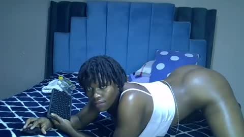 Snapshot of melanin_moon chatting on 07-03-26, 11:22 Moon online show from 07-03-26, 11:22