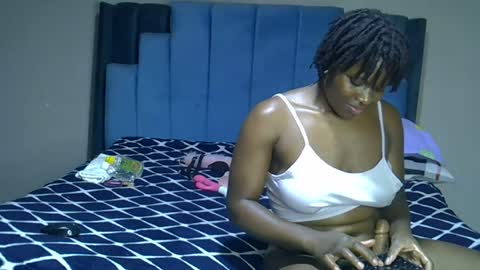 Snapshot of melanin_moon chatting on 07-04-26, 11:33 Moon online show from 07-04-26, 11:33
