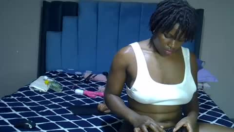 Snapshot of melanin_moon chatting on 07-05-26, 11:23 Moon online show from 07-05-26, 11:23