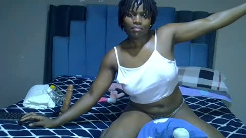 Snapshot of melanin_moon chatting on 07-07-26, 03:09 Moon online show from 07-07-26, 03:09