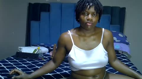 Snapshot of melanin_moon chatting on 07-07-26, 11:25 Moon online show from 07-07-26, 11:25