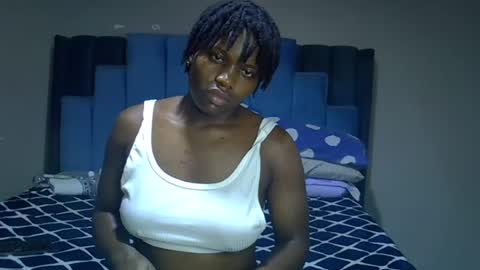 Snapshot of melanin_moon chatting on 07-11-26, 11:24 Moon online show from 07-11-26, 11:24