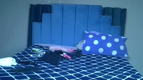 Snapshot of melanin_moon chatting on 07-15-26, 11:43 Moon online show from 07-15-26, 11:43