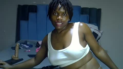 Snapshot of melanin_moon chatting on 07-22-26, 11:51 Moon online show from 07-22-26, 11:51