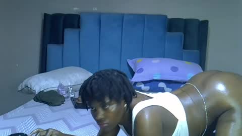 Snapshot of melanin_moon chatting on 07-27-26, 11:17 Moon online show from 07-27-26, 11:17