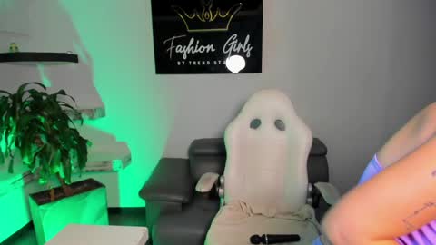 MelanyLuv online show from 02-06-25, 01:27