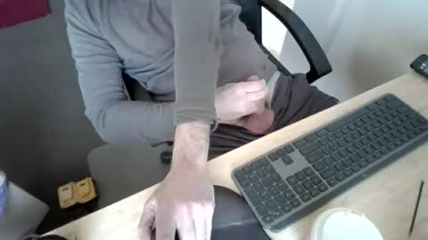 Snapshot of melbguy_075 chatting on 10-28-25, 01:20 melbguy_075 online show from 10-28-25, 01:20