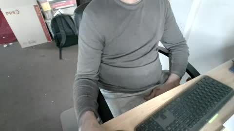Snapshot of melbguy_075 chatting on 08-03-26, 03:16 melbguy_075 online show from 08-03-26, 03:16