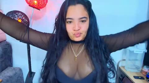    Independent model online show from 01-12-26, 02:39