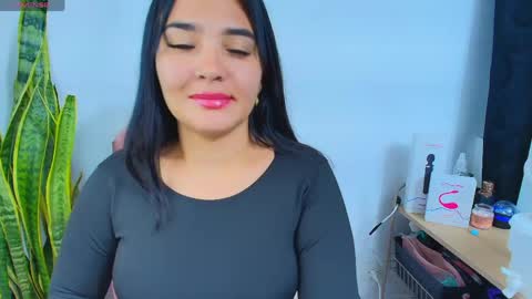    Independent model online show from 05-18-26, 04:07
