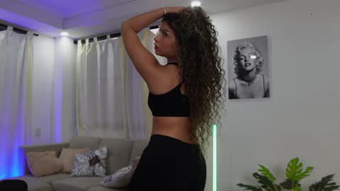 Snapshot of melina_smith1 chatting on 01-17-25, 11:18 MelinaSmith online show from 01-17-25, 11:18