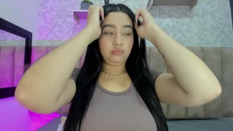 Snapshot of melinacruzz chatting on 11-17-25, 11:32 Mel online show from 11-17-25, 11:32