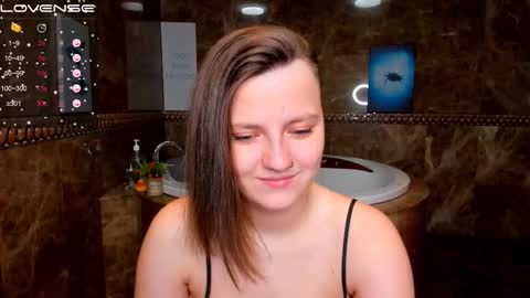 Snapshot of melindat chatting on 11-11-25, 02:44 Melinda online show from 11-11-25, 02:44