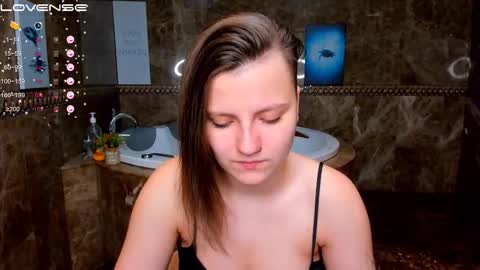 Snapshot of melindat chatting on 11-22-25, 12:31 Melinda online show from 11-22-25, 12:31