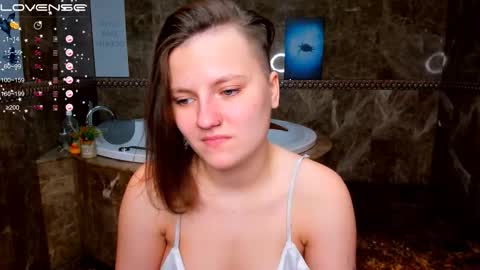 Snapshot of melindat chatting on 11-23-25, 01:05 Melinda online show from 11-23-25, 01:05