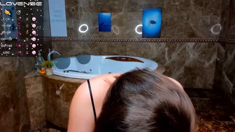 Snapshot of melindat chatting on 11-27-25, 12:24 Melinda online show from 11-27-25, 12:24