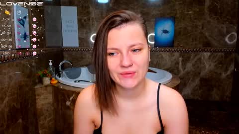 Snapshot of melindat chatting on 12-02-25, 01:33 Melinda online show from 12-02-25, 01:33