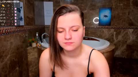 Snapshot of melindat chatting on 01-10-26, 12:56 Melinda online show from 01-10-26, 12:56