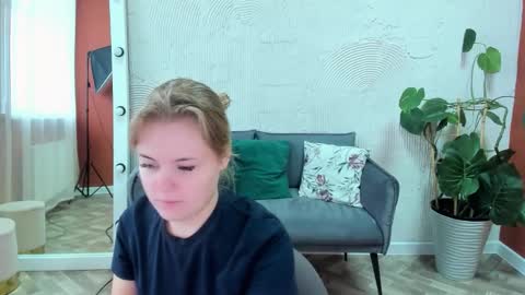 Snapshot of melissa_199 chatting on 09-27-25, 04:28 Sophia online show from 09-27-25, 04:28