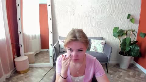 Snapshot of melissa_199 chatting on 09-29-25, 04:17 Sophia online show from 09-29-25, 04:17
