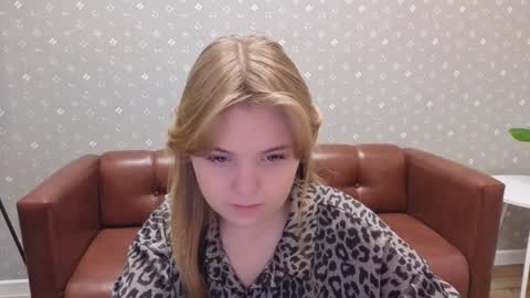 Sophia online show from 11-20-25, 04:45