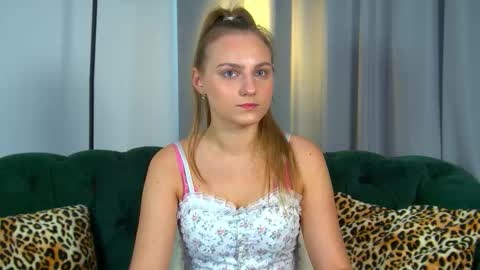 Snapshot of melissamelrey chatting on 11-17-25, 08:09 MelissaBerry online show from 11-17-25, 08:09