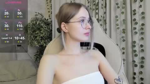 Snapshot of mell_milles chatting on 10-31-25, 03:13 mell milles online show from 10-31-25, 03:13