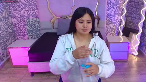 Snapshot of mellani_tay chatting on 02-02-25, 03:21 Mellani  online show from 02-02-25, 03:21