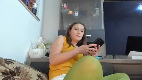Snapshot of mellbell_ chatting on 05-06-26, 06:57 MellyMell online show from 05-06-26, 06:57