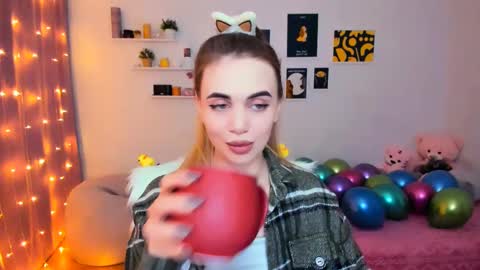 Tessa online show from 02-14-25, 02:18