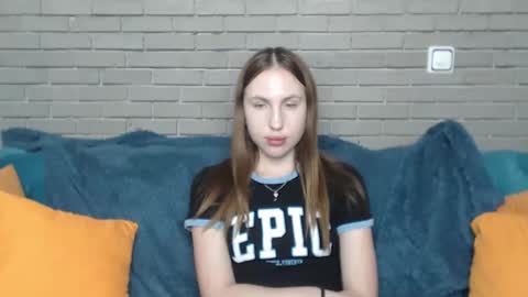 mellingi online show from 10-19-25, 04:51