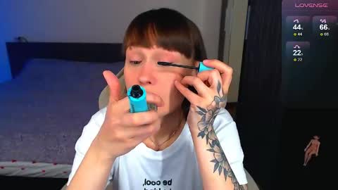 Snapshot of mellovell chatting on 05-10-26, 11:32 Mel online show from 05-10-26, 11:32