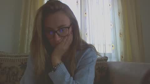 Snapshot of melly_rosey chatting on 01-17-25, 08:13 Melly online show from 01-17-25, 08:13