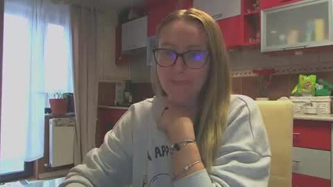 Snapshot of melly_rosey chatting on 02-27-25, 07:55 Melly online show from 02-27-25, 07:55