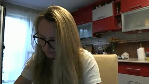 Snapshot of melly_rosey chatting on 09-11-25, 06:35 Melly online show from 09-11-25, 06:35