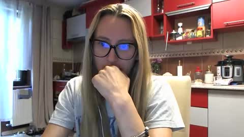 Snapshot of melly_rosey chatting on 09-19-25, 06:26 Melly online show from 09-19-25, 06:26