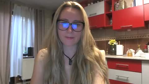 Snapshot of melly_rosey chatting on 10-15-25, 07:08 Melly online show from 10-15-25, 07:08