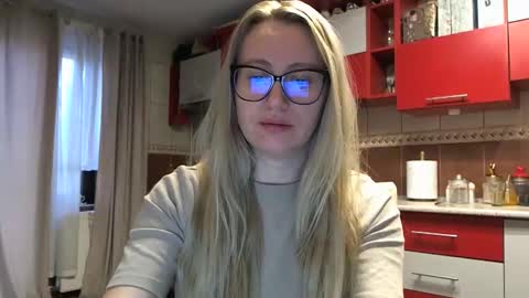 Snapshot of melly_rosey chatting on 02-03-26, 06:40 Melly online show from 02-03-26, 06:40