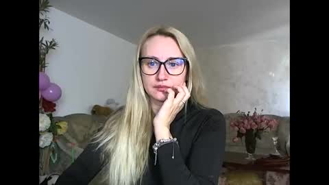Snapshot of melly_rosey chatting on 02-19-26, 08:54 Melly online show from 02-19-26, 08:54
