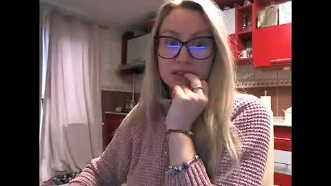 Snapshot of melly_rosey chatting on 03-02-26, 07:48 Melly online show from 03-02-26, 07:48