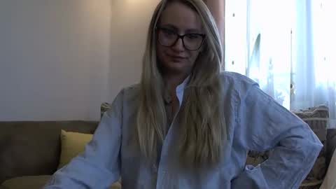 Snapshot of melly_rosey chatting on 03-08-26, 08:29 Melly online show from 03-08-26, 08:29