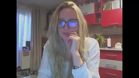 Snapshot of melly_rosey chatting on 03-10-26, 07:46 Melly online show from 03-10-26, 07:46