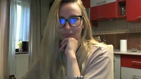 Melly online show from 05-18-26, 06:30