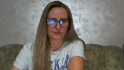 Snapshot of melly_rosey chatting on 07-21-26, 09:50 Melly online show from 07-21-26, 09:50