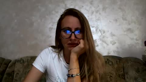 Snapshot of melly_rosey chatting on 07-24-26, 08:56 Melly online show from 07-24-26, 08:56
