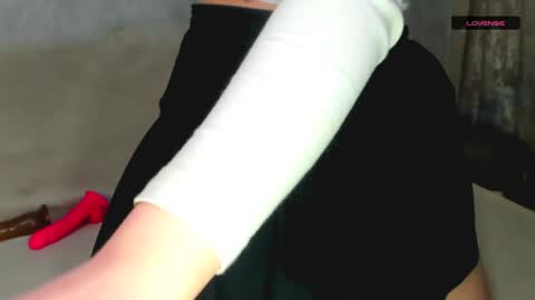 Snapshot of melmooon chatting on 12-21-24, 05:29 MelMooon online show from 12-21-24, 05:29