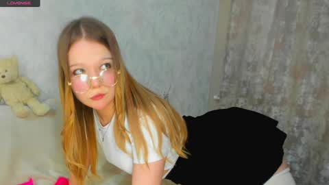 Snapshot of melmooon chatting on 02-03-25, 02:02 MelMooon online show from 02-03-25, 02:02