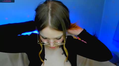 Snapshot of melmooon chatting on 02-16-25, 12:08 MelMooon online show from 02-16-25, 12:08