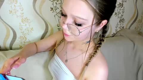 Snapshot of melmooon chatting on 09-09-25, 07:02 MelMooon online show from 09-09-25, 07:02